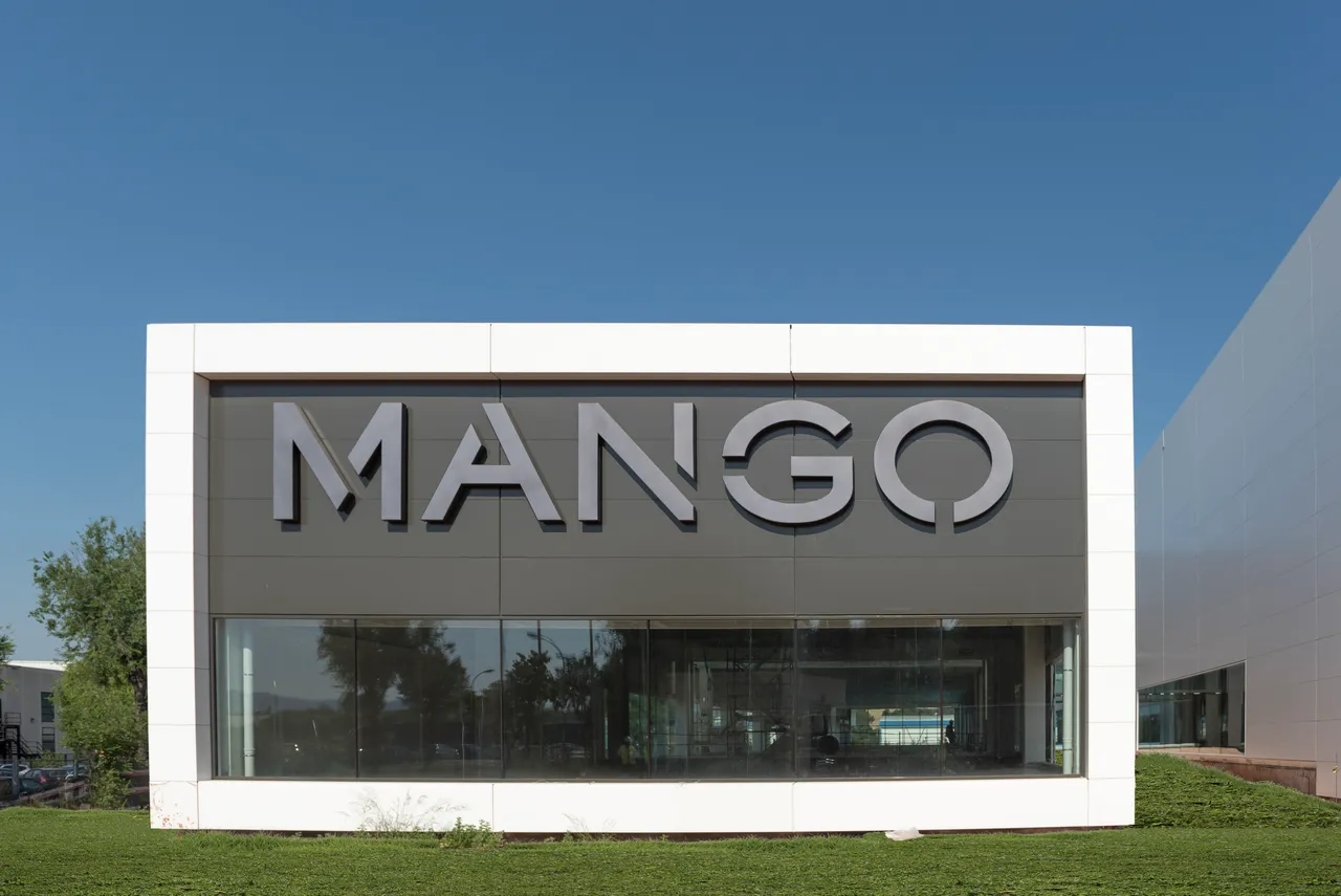 Mango Distribution & Headquarters